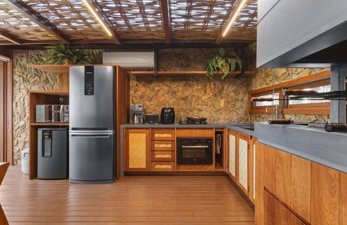 Praia do Rosa House | Santi Sabai Ibira - Um Refúgio às Margens da Lagoa