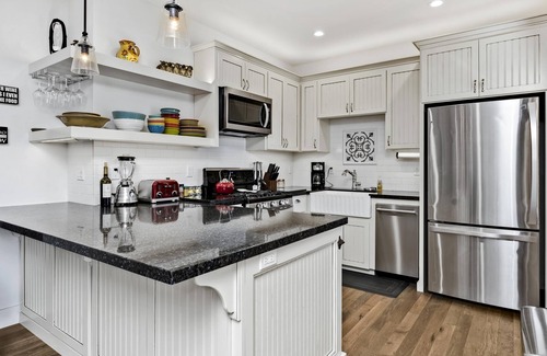Healdsburg Cottage | Santini Farmhouse | A Wine Country Escape