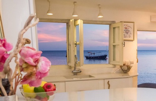 Akrotiri Villa | Santorini Beach Cave, Seaside Accommodation, 7 Footsteps to the sea!