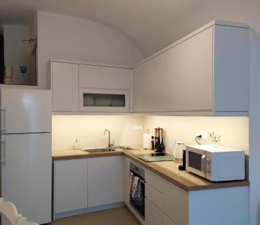 Exo Gonia House | Santorini Cave Suite