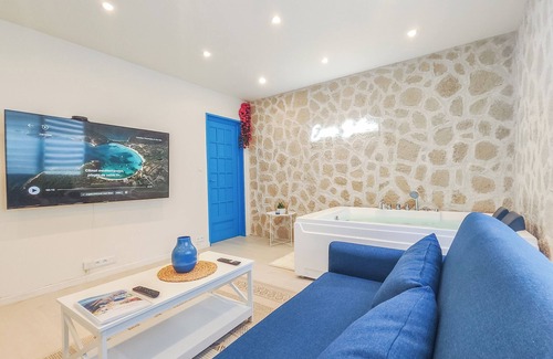 Sainte Marie - Saint Leon Apartment | Santorini Escape ~ Jacuzzi & Relax