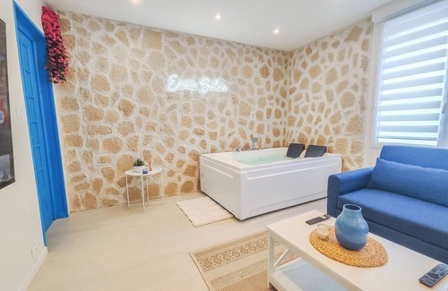 Sainte Marie - Saint Leon Apartment | Santorini Escape ~ Jacuzzi & Relax