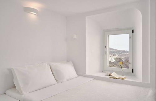 Imerovigli Hotel | Santorini Mansion Maisonette Sea View Jacuzzi 3BDR