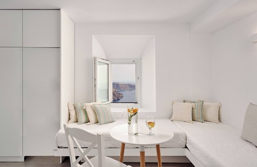 Imerovigli Hotel | Santorini Mansion Maisonette Sea View Jacuzzi 3BDR