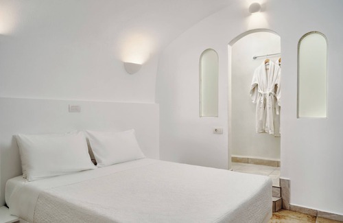 Imerovigli Hotel | Santorini Mansion Cave House Jacuzzi Sea View 6pax
