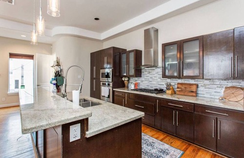 Washington Ave./ Memorial Park House | Santorini; Pets OK, Free Parking; near downtown/Galleria