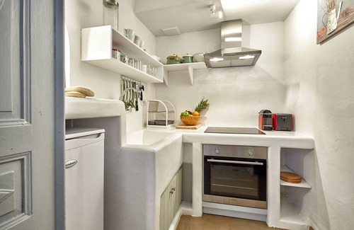 Emporio House | Santorini-treasures strawberry villa traditional