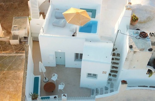 Emporio House | Santorini-treasures strawberry villa traditional