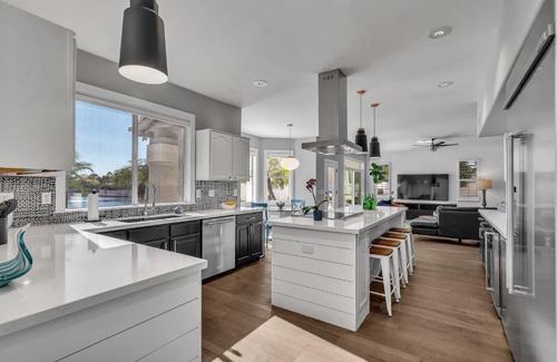 Arrowhead Lakes Ski Chalet | Santorini