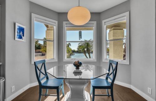 Arrowhead Lakes Ski Chalet | Santorini