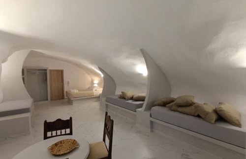 Perissa Apartment | Santorini White Lotus