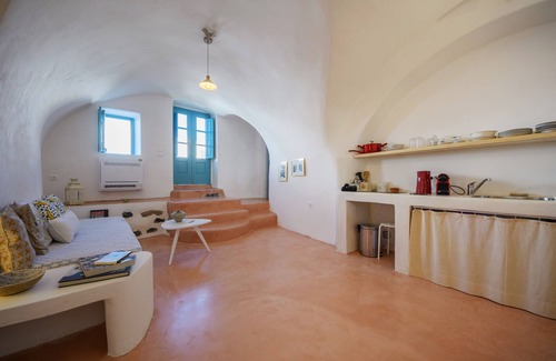 Episkopi Gonias House | Santorinio Yellow House