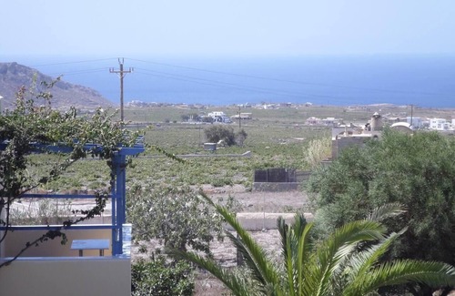 Megalochori Apartment | Santorious Flower Covered Apartment