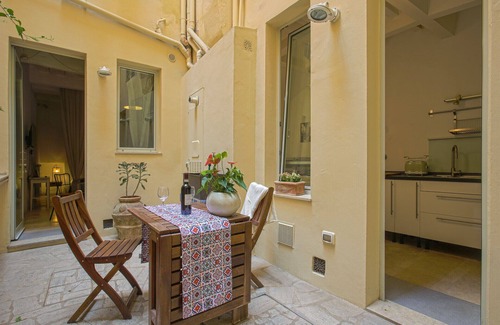 Oltrarno Apartment | SantoSpirito Suite - Hosted by Sweetstay