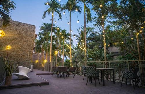 Jiyang Hotel | Sanya Yalong Bay Danqiu Castle Manor Hotel
