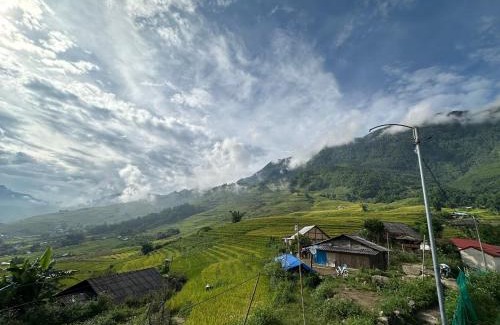 Hau Thao Bed & Breakfast | SaPa Hmong Streamside Homestay