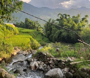 Hau Thao Bed & Breakfast | SaPa Hmong Streamside Homestay