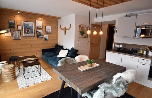 Vaujany Apartment | SAPHIR04 - Two Bedroom Apartment, Sleeps 6