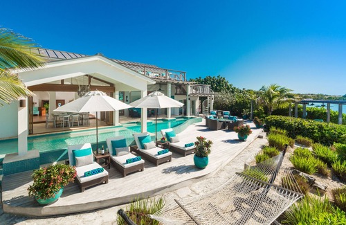 Ocean Point Villa | Sapodilla BEACHFRONT Luxury Villa! Sunsets, views, private pool, kayaks & more!