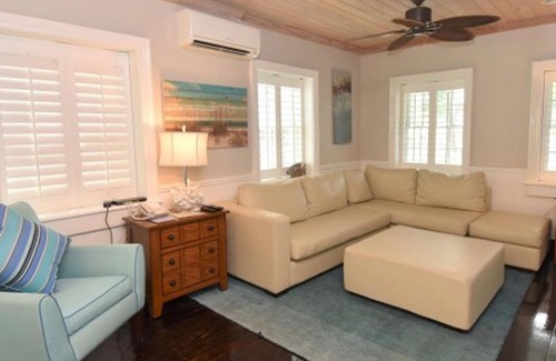 Dunmore Town House | Sapodilla House