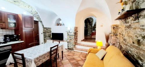 Terzorio House | 'SAPORE DI LIGURIA' in Antico Borgo vicino al mare