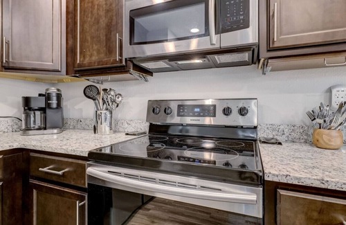 Murray Hill House | Sapphire Echo for 6 (Close for Downtown)