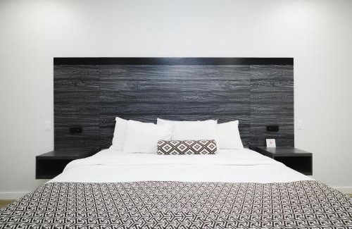 Deer Park Hotel | Sapphire Inn & Suites