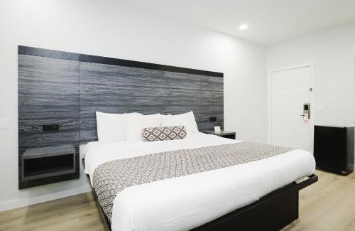 Deer Park Hotel | Sapphire Inn & Suites