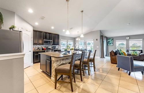 Plymouth House | Sapphire Island/King bed “Rock Springs/Wekiva”