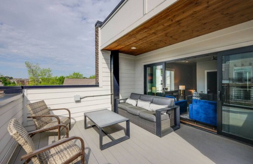 Hillsboro West End Apartment | Sapphire Loft - 4 Bdrm/4.5 Bath - Rooftop Patio