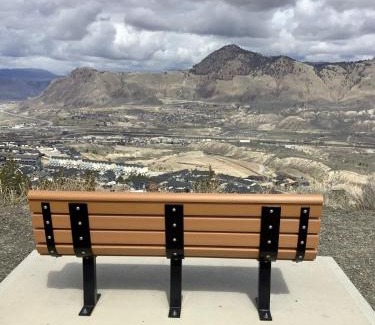 Kamloops House | Sapphire Lux Queen Suite