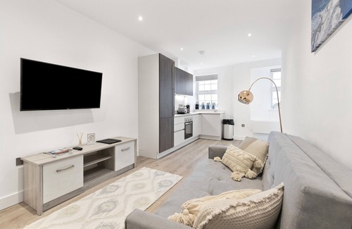 Golders Green Apartment | Sapphire Mansion