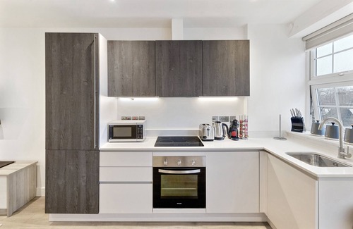 Golders Green Apartment | Sapphire Mansion