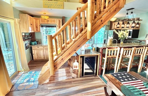 Eureka Springs Cabin | Sapphire Moonlight, Mountain View oasis cabin with kayaks, Grill, lake access