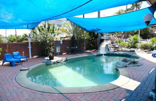 The Entrance Hotel | Sapphire Palms Motel