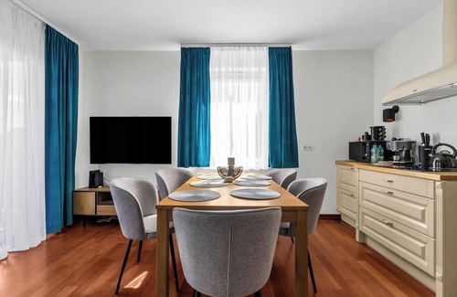 Bialoleka Apartment | Sapphire Sky Deluxe Apartment