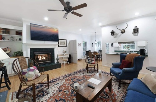Sapphire Cabin | Sapphire Valley Cabin - Many Resort Amenities!