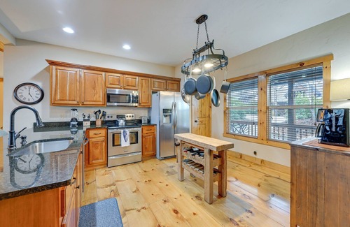 Sapphire Cabin | Sapphire Valley Resort Cabin w/Fireplaces + Grill