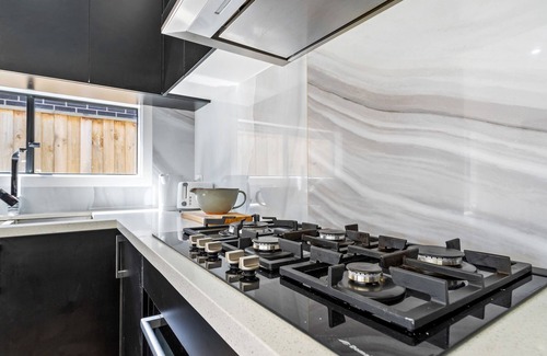 Plumpton House | SARA by Ready Set Stay - 3 Bedrooms, Family Friendly Holiday House