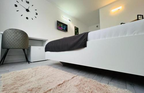 Curtea De Arges Apartment | Sara room