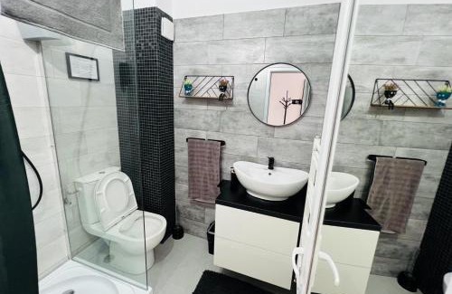 Curtea De Arges Apartment | Sara room