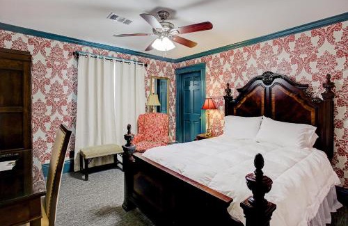 Houston Heights Bed & Breakfast | Sara's Inn on the Boulevard