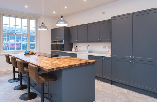 Hadnall House | Saracens · Luxurious retreat - pool, sauna, bar, 7 ensuites| Pass the Keys