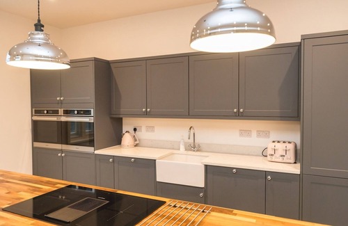 Hadnall House | Saracens · Luxurious retreat - pool, sauna, bar, 7 ensuites| Pass the Keys