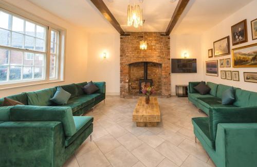 Hadnall House | Saracens · Luxurious retreat - pool sauna bar 7 ensuites Pass the Keys