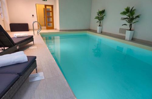 Hadnall House | Saracens · Luxurious retreat - pool sauna bar 7 ensuites Pass the Keys