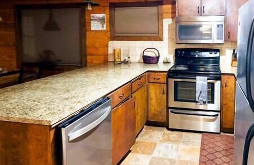 Tamarack Resort House | Sarah's Cabin Getaway- 1/2 mile to Tamarack