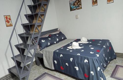 Clarin Bed & Breakfast | Sarah's Garden BnB & BnB Spa Family room with livingroom