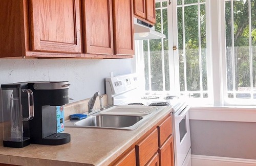 Rogers Deland Apartment | Sarah's Place Historic Downtown DeLand close to Beaches and theme parks