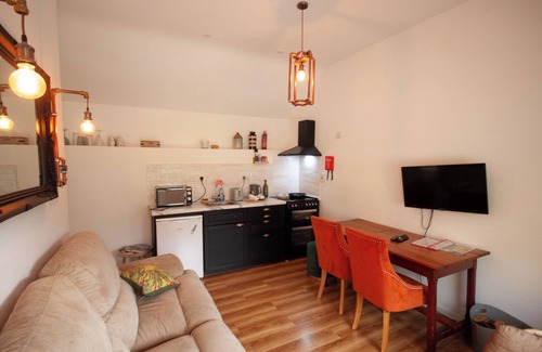 County Meath Cottage | Sarahs Cottage an enchanting 1-bedroom artisan stone cottage near Clonmellon.